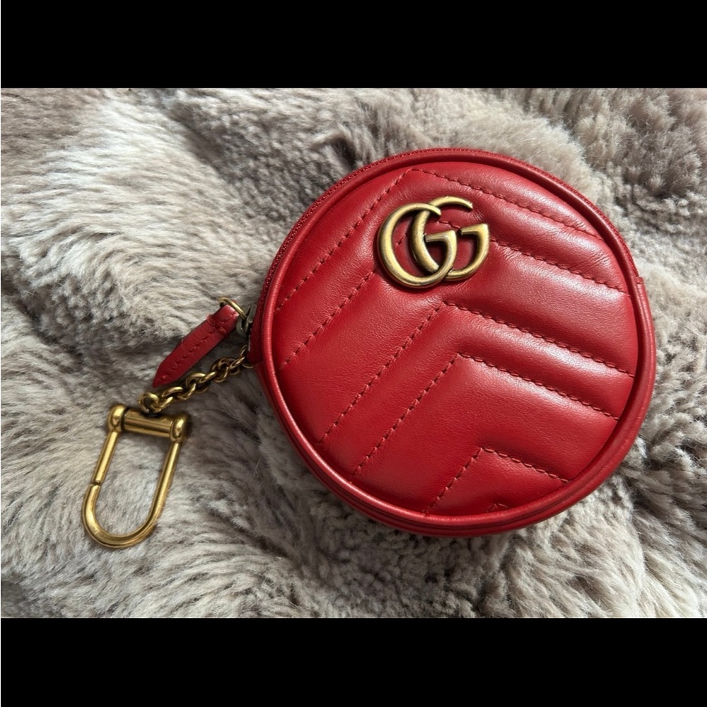 Gucci Red Leather Round Card Holder.